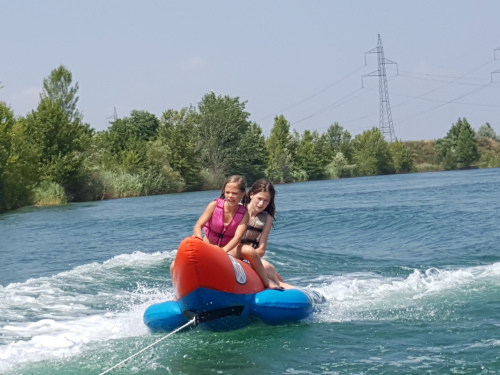 fánkozás, banánozás